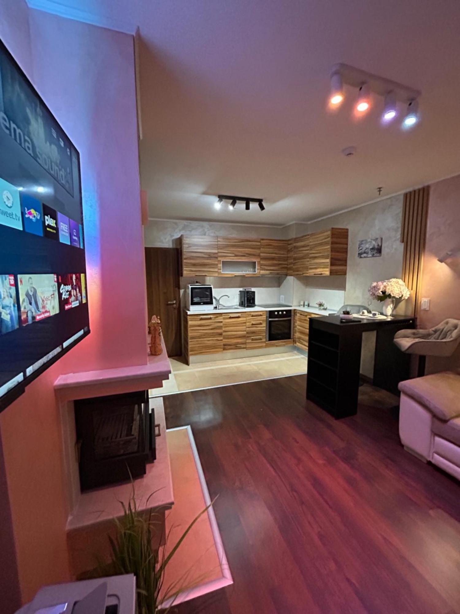 2-Bedroom, 2-Bathroom With Fireplace And Garden At Winslow Infinity Bansko Bagian luar foto
